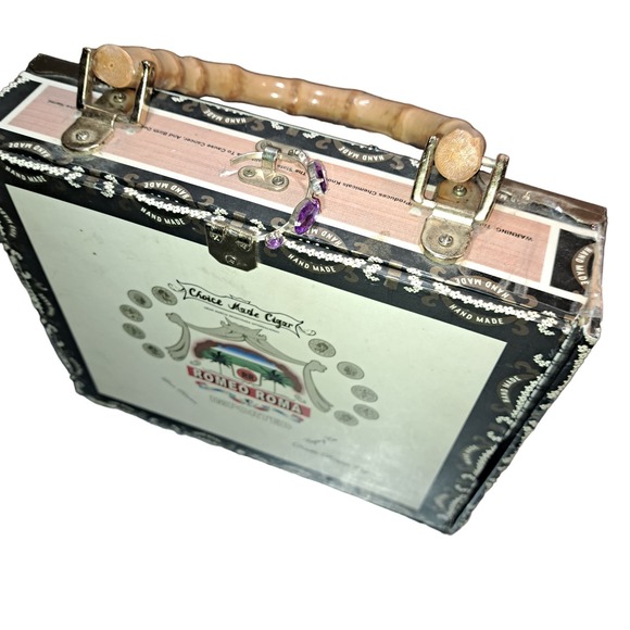 DARLING 9-inch Vintage HOLLYWOOD 9 by 8 inch LARGE Box Purse - Picture 5 of 14